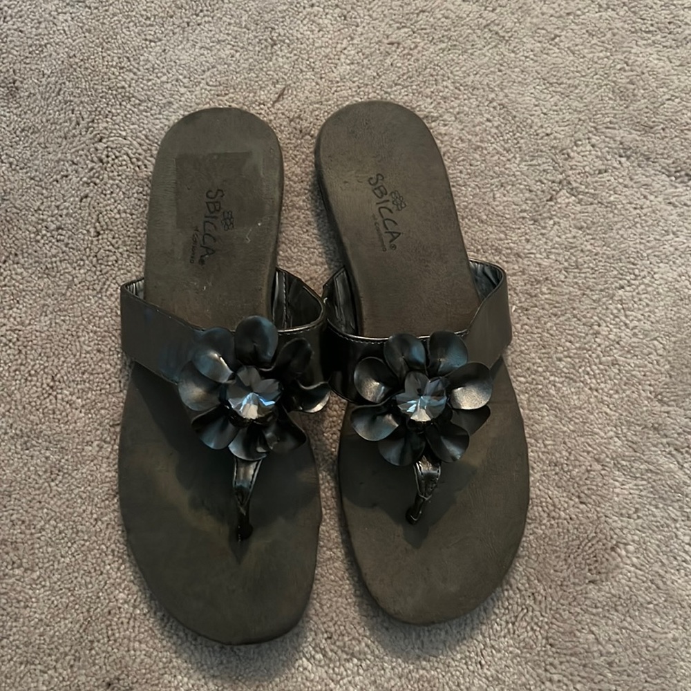 EUC Sbicca flower sandal size 8